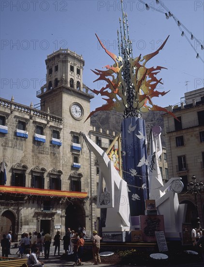 HOGUERA EN LA PLAZA DEL AYUNTAMIENTO
ALICANTE, FIESTAS DE SAN JUAN 84
ALICANTE

This image is