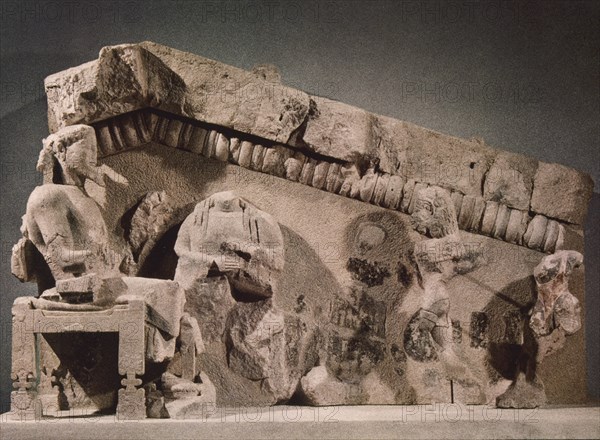 R-FRAGMENTO ARCAICO-APOTEOSIS ERACLIO CON ZEUS Y HERA
ATENAS, MUSEO DE LA