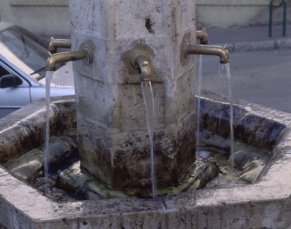 FUENTE DE LOS SEIS CAÑOS EN LA PLAZA MAYOR - SURTIDORES
ARGANDA, EXTERIOR
MADRID