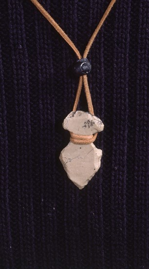 COLGANTE DE SILEX

This image is not downloadable. Contact us for the high res.