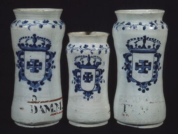 FRASCOS DE FARMACIA DEL HOSPITAL REAL
SANTIAGO DE COMPOSTELA, MUSEO PUEBLO GALLEGO
CORUÑA

This