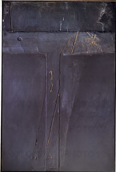 TAPIES ANTONI 1923-
T INVERTIDA SOBRE NEGRO-1961
MADRID, COLECCION PARTICULAR
MADRID