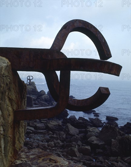 CHILLIDA EDUARDO 1924/2002
EL PEINE DE LOS VIENTOS EN LA PLAZA DEL TENIS
SAN SEBASTIAN,