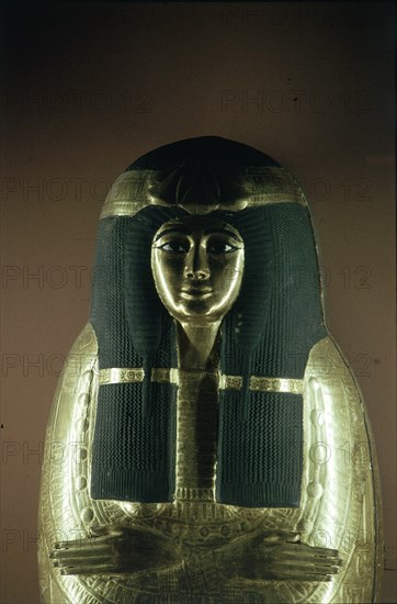 TAPA DEL ATAUD DE UNA MUJER LLAMADA HENUTMEHIT. IMPERIO NUEVO XIX DINASTIA HACIA 1250 A.C. MADERA