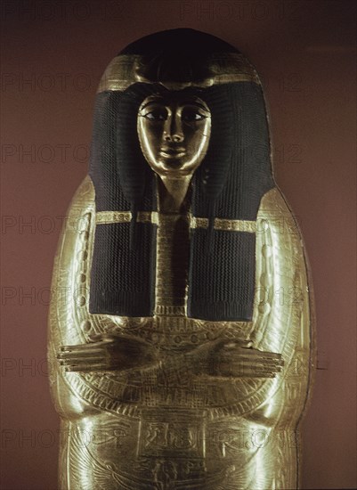 TAPA DEL ATAUD DE UNA MUJER LLAMADA HENUTMEHIT. IMPERIO NUEVO XIX DINASTIA HACIA 1250 A.C. MADERA