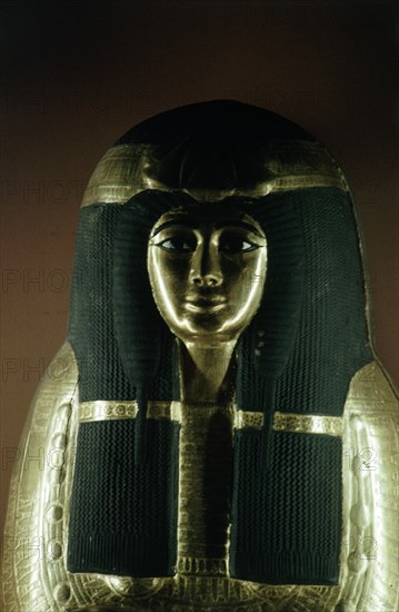 TAPA DEL ATAUD DE UNA MUJER LLAMADA HENUTMEHIT. IMPERIO NUEVO XIX DINASTIA HACIA 1250 A.C. MADERA