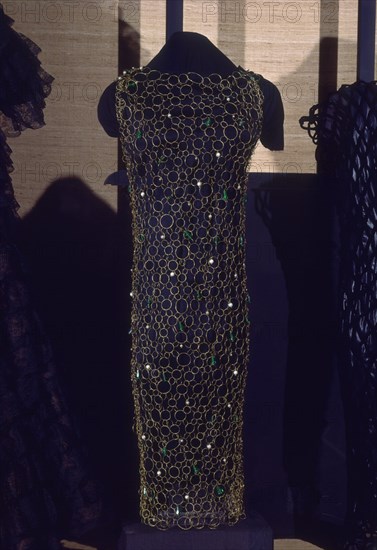 BALENCIAGA CRISTOBAL 1895/1972
TUNICA-INVIERNO 19641957            CAT 150
LYON, EXPOSICION