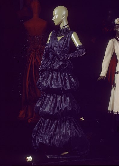 BALENCIAGA CRISTOBAL 1895/1972
VESTIDO DE TARDE-1951               CAT  54
LYON, EXPOSICION