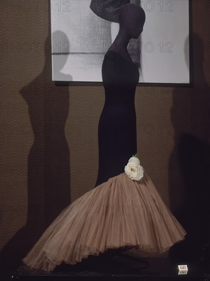 BALENCIAGA CRISTOBAL 1895/1972
TRAJE DE NOCHE 1952                 CAT  60
LYON, EXPOSICION