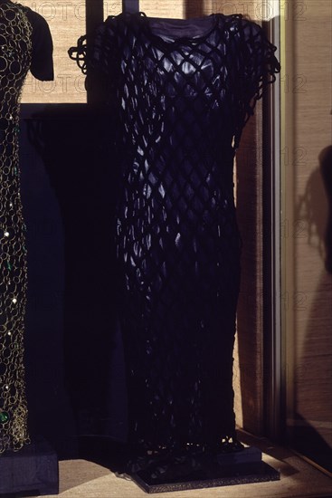 BALENCIAGA CRISTOBAL 1895/1972
VESTIDO DE COKTAIL-INVIERNO 1964    CAT 149
LYON, EXPOSICION