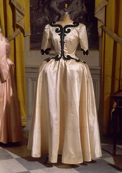 BALENCIAGA CRISTOBAL 1895/1972
VESTIDO LARGO-1939                   CAT  5
LYON, EXPOSICION