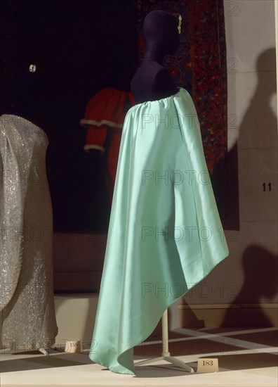 BALENCIAGA CRISTOBAL 1895/1972
TRAJE DE NOCHE-INVIERNO 1967        CAT 183
LYON, EXPOSICION