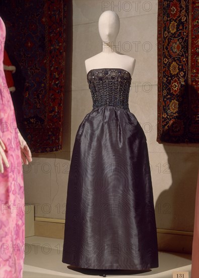 BALENCIAGA CRISTOBAL 1895/1972
VESTIDO DE NOCHE-INVIERNO 1962      CAT 131
LYON, EXPOSICION