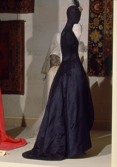 BALENCIAGA CRISTOBAL 1895/1972
VESTIDO DE NOCHE-INVIERNO 1957       CAT 88
LYON, EXPOSICION