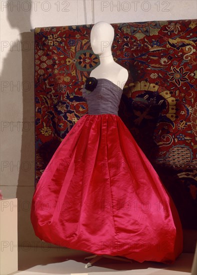 BALENCIAGA CRISTOBAL 1895/1972
VESTIDO DE NOCHE-1956                CAT 76
LYON, EXPOSICION
