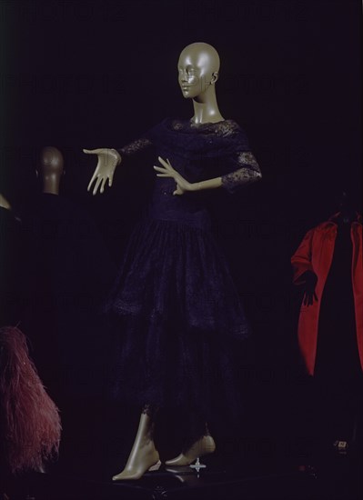 BALENCIAGA CRISTOBAL 1895/1972
VESTIDO DE COCKTAIL-1952             CAT 58
LYON, EXPOSICION