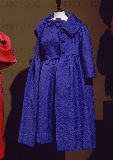 BALENCIAGA CRISTOBAL 1895/1972
TRAJE DE TARDE-1957                  CAT 91
LYON, EXPOSICION