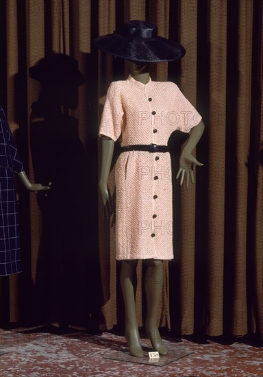 BALENCIAGA CRISTOBAL 1895/1972
VESTIDO DE CALLE-1965               CAT 158
LYON, EXPOSICION