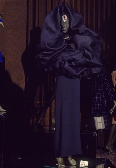 BALENCIAGA CRISTOBAL 1895/1972
VESTIDO DE NOCHE-INVIERNO 1967      CAT 184
LYON, EXPOSICION
