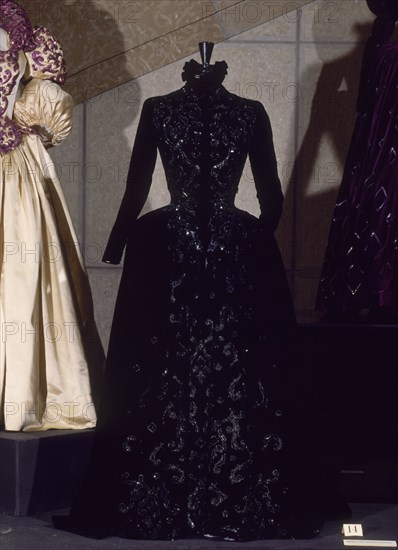 BALENCIAGA CRISTOBAL 1895/1972
TRAJE DE ESCENA-1941-42              CAT 14
LYON, EXPOSICION