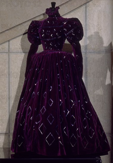 BALENCIAGA CRISTOBAL 1895/1972
TRAJE DE ESCENA-1941-42              CAT 15
LYON, EXPOSICION