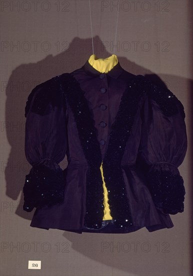 BALENCIAGA CRISTOBAL 1895/1972
CHAQUETA DE NOCHE-1945               CAT 26
LYON, EXPOSICION