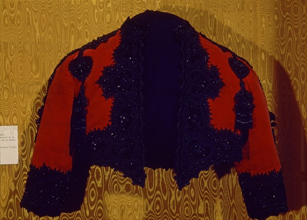 BALENCIAGA CRISTOBAL 1895/1972
CHAQUETA BOLERO-1947-TORERA          CAT 31
LYON, EXPOSICION
