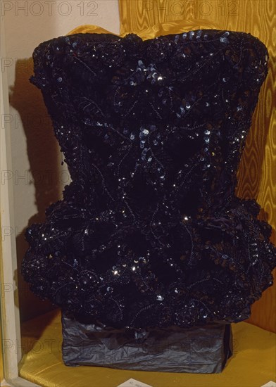 BALENCIAGA CRISTOBAL 1895/1972
CHAQUETA DE FIESTA-1949              CAT 41
LYON, EXPOSICION