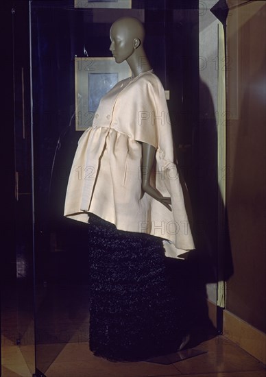 BALENCIAGA CRISTOBAL 1895/1972
CAPA DE FIESTA-1963                 CAT 144
LYON, EXPOSICION
