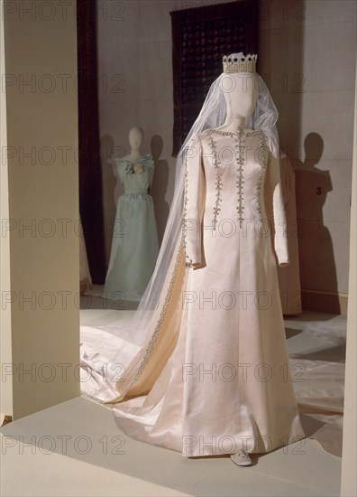 BALENCIAGA CRISTOBAL 1895/1972
TRAJE DE NOVIA-1972-DUQUESA CADIZ   CAT 190
LYON, EXPOSICION