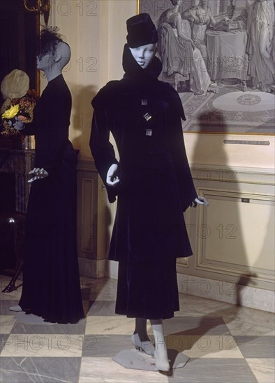 BALENCIAGA CRISTOBAL 1895/1972
ABRIGO DE FIESTA-1934                CAT 1
LYON, EXPOSICION