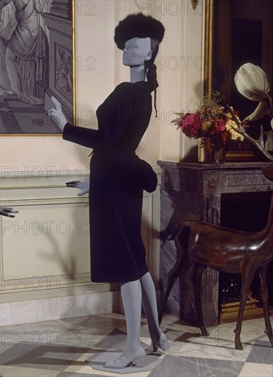 BALENCIAGA CRISTOBAL 1895/1972
ABRIGO-1940                          CAT 7
LYON, EXPOSICION