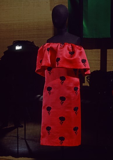BALENCIAGA CRISTOBAL 1895/1972
VESTIDO-INVIERNO 1960               CAT 114
LYON, EXPOSICION