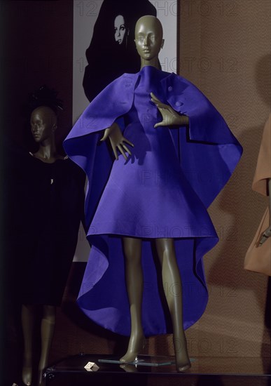 BALENCIAGA CRISTOBAL 1895/1972
VESTIDO Y CAPA-PRIMAVERA 1967       CAT 179
LYON, EXPOSICION