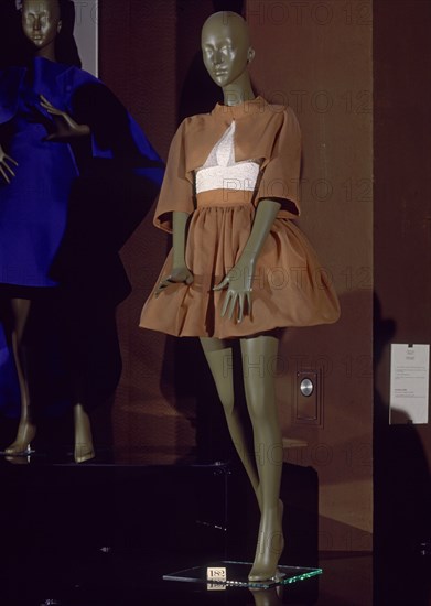 BALENCIAGA CRISTOBAL 1895/1972
TRAJE MINI-INVIERNO 1967            CAT 182
LYON, EXPOSICION