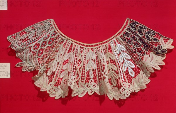BALENCIAGA CRISTOBAL 1895/1972
CUELLO DE VESTIDO-HACIA 1900        CAT 460
LYON, EXPOSICION