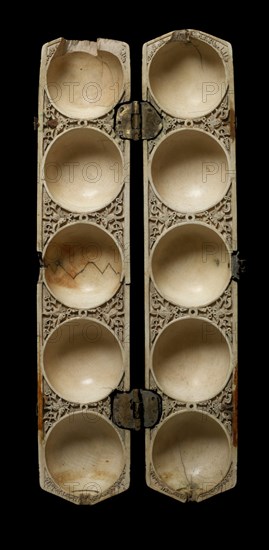 ESTUCHE JUEGO BOLAS DE LA HIJA DE ABD LA RAHMAN III-MARFIL S X-PROCEDE DE MEDINA AZAHARA
BURGOS,
