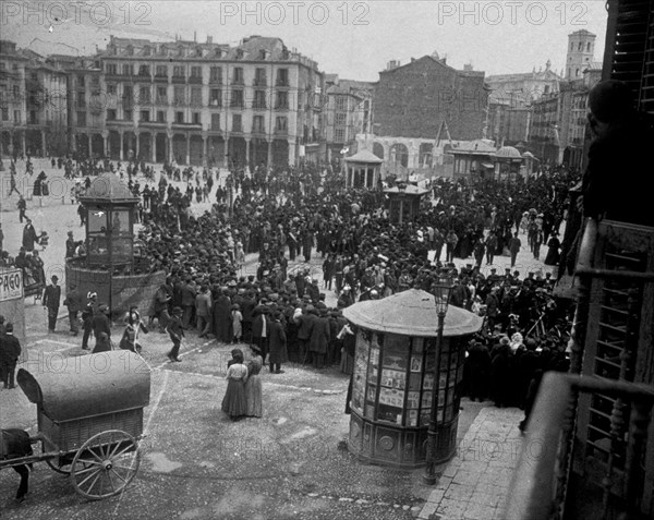 ACTO OFICIAL-PLAZA MAYOR DE VALLADOLID HACIA 1925