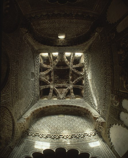 CAPILLA REAL-BOVEDA-CRUCERIA ARABE-DECORACION MUDEJAR
CORDOBA, MEZQUITA
CORDOBA

This image is