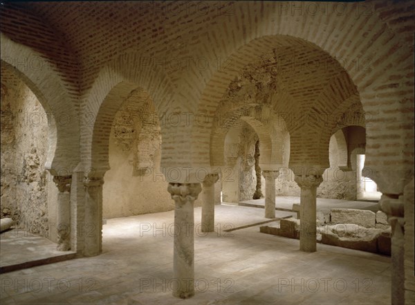 SALA CENTRAL CON LA ALBERCA-COLUMNA
JAEN, BAÑOS ARABES DE ALI
JAEN

This image is not