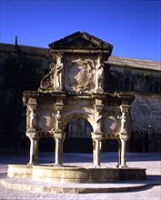 PLAZA DE SANTA MARIA - FUENTE DE SANTA MARIA:ARCO DE TRIUNFO CON ESCUDOS DE FELIPE II
BAEZA,
