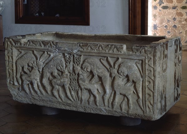 PILA DE BADIS- MARMOL PROCEDENTE DEL PALACIO DE ZAHIRA
GRANADA, MUSEO