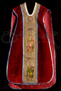 CASULLA CARMESI
SANLUCAR LA MAYOR, IGLESIA DE SANTA MARIA
SEVILLA

This image is not
