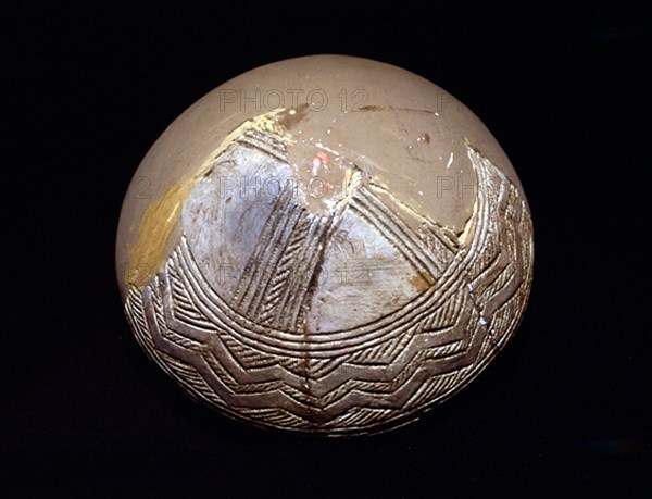 CUENCO CAMPANIFORME DE AZNALCOLLAR (REVERSO)
SEVILLA, MUSEO ARQUEOLOGICO
SEVILLA

This image is