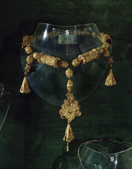 COLLAR DE FILIGRANA EN ORO-TESORO DE BENTARIQUE (ALMERIA) - HISPANOMUSULMAN
MADRID, MUSEO