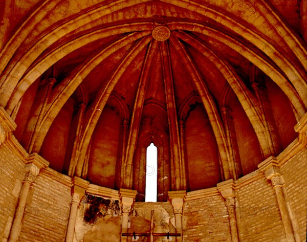 PRESBITERIO CON RESTOS DE PINTURA MURAL DEL SG XV
NIEBLA, IGLESIA DE SAN MARTIN
HUELVA

This