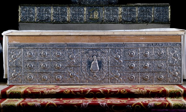 ALTAR DE PLATA REPUJADA
BUDIA, IGLESIA PARROQUIAL
GUADALAJARA

This image is not downloadable.
