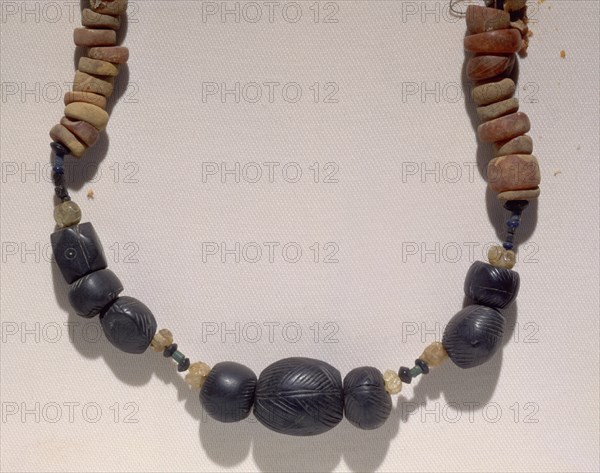 COLLAR ROMANO DE CUENTAS LABRADAS Y CRISTAL DE ROCA
OLMEDA, MUSEO ROMANO
PALENCIA

This image