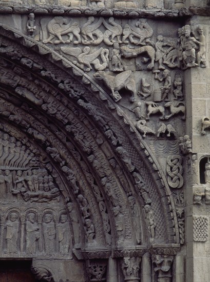 PORTADA ROMANICA-DETALLE DE ARQUIVOLTAS
SANGÜESA, IGLESIA DE SANTA MARIA LA REAL
NAVARRA

This