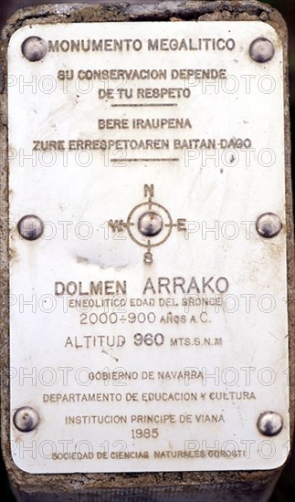 CARTEL DEL MONUMENTO MEGALITICO DE ARRAKO
RONCAL, EXTERIOR
NAVARRA

This image is not